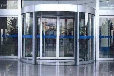 工業門 高效、安全與耐用的工業基礎設施